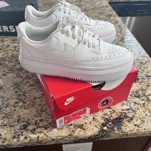 Nike  court  vision alta LTR